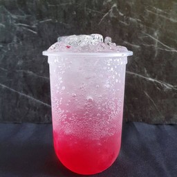 น้ำแดงโซดา