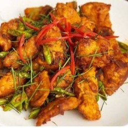 ข้าวราด เครื่องแกงไก่กรอบ