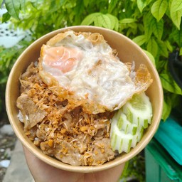 ข้าวเนื้อทอดกระเทียม(ไม่มีไข่ดาว)