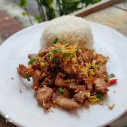 ข้าว สามชั้นทอด กระเทียม