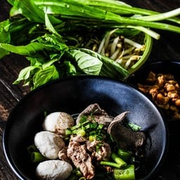 แล่นฉิวก๋วยเตี๋ยวเรือ อาหารจานด่วน