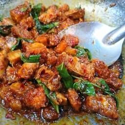 ข้าวหมูกรอบพริกเผา