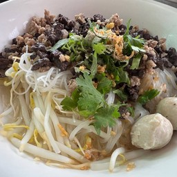 ก๋วยเตี๋ยวเครื่องรวน ป้าเสียด เจ้าเก่า