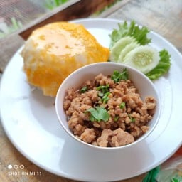 ข้าวไข่ข้น + หมูหรือไก่ผัดซีอิ้ว