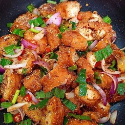 [อร่อยซ่ากับโค้ก] ยำไก่คาราเกะแซ่บ +  โค้ก ออริจินัล (ขวด) 