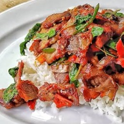 ข้าวกะเพราหมูแดง