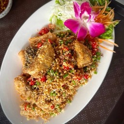 เนื้อปลากะพงทอดคั่วพริกเกลือ