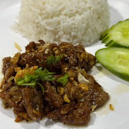 ข้าวเนื้อทอดกระเทียม