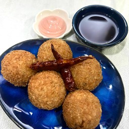 ข้าวทอดยำแหนม