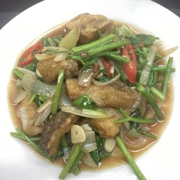 ปลากะพงผัดขึ้นฉ่าย