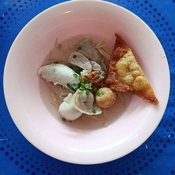 เล็กชิ้นปลาน้ำใส