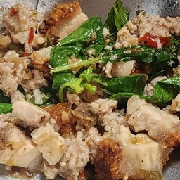 ข้าวกะเพราหมูกรอบ  + หมูสับ