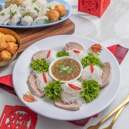 เส้นหมี่สันใน น้ำจิ้มสามรส