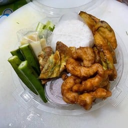 ชุดข้าวหมูปลาร้า