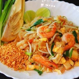 ผัดไทยกุ้งสด