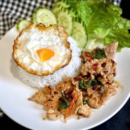 ข้าวกะเพราหมูชิ้นเห็ดหอม พริกแห้ง (ไม่ใส่น้ำมัน)