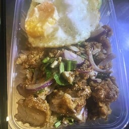 ยำไก่แซ่บ+ไข่ดาว ราดข้าว