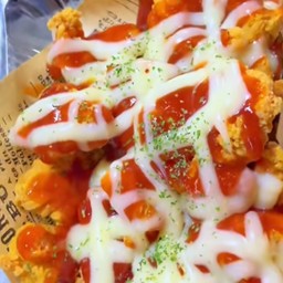 ไก่ป๊อบราดซอสมะเขือเทศมายองเนส