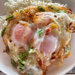 ข้าว ไข่ดาว 3 ฟอง พริกสด
