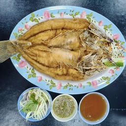 ปลากระพงทอดน้ำปลา