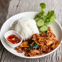 ข้าวหมูผัดหน่อไม้