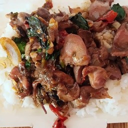 ข้าวกะเพราเครื่องใน