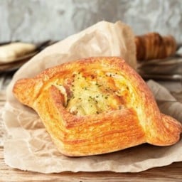 ครัวซองก์ทวิสต์ ทรัฟเฟิลชีส