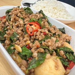 เต้าหู้ไข่หมูสับผัดใบกะเพรา