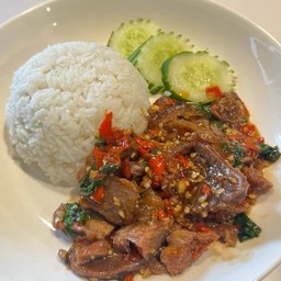 กะเพราเนื้อตุ๋น (น่องลาย-เอ็นแก้ว)