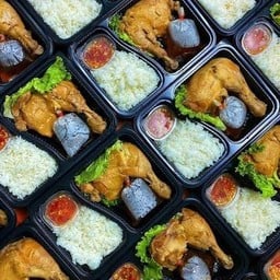 เซ็มข้าวไก่ต้มน้ำปลา