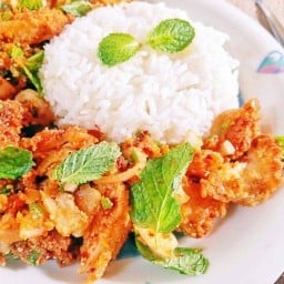 บ้านไก่กรอบ6ดาว ข้าวไข่ข้น  ไส้กรอกแดงในตำนาน