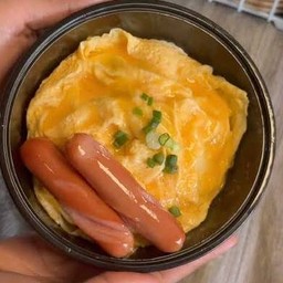 ข้าวไข่ข้นไส้กรอก