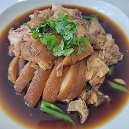 ข้าวกะเพรา ขาหมูตุ๋นยาจีน หอมปากหอมคอ