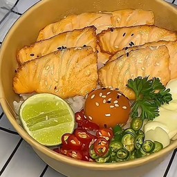 ข้าวหน้าแซลม่อนสุก ไข่ดอง