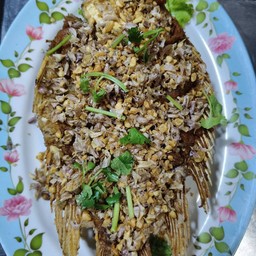 ปลาทับทิมทอดกระเทียม