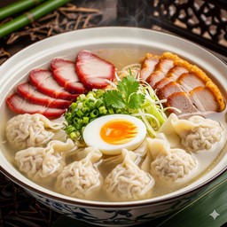 เกี๊ยวหมูแดงหมูกรอบฟรีไข่