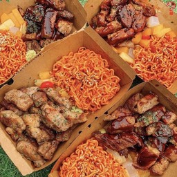 มาม่าผัดซอสเกาหลี เสริฟคู่เนื้อย่าง(เนื้อเสือร้องไห้ ย่างหอมๆ)