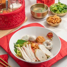 ก๋วยเตี๋ยวลูกชิ้นปลาเย็นตาโฟ