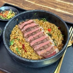 ข้าวกะเพราเนื้อพิคานย่า ไทยวากิว