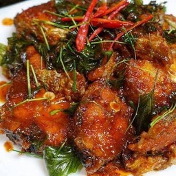 ผัดพริกแกงเนื้อปลา