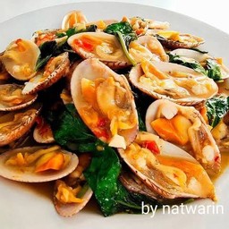 หอยลายผัดใบโหระภา