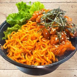 มาม่าเผ็ดเกาหลีไก่ทอดซอสกัมนัง