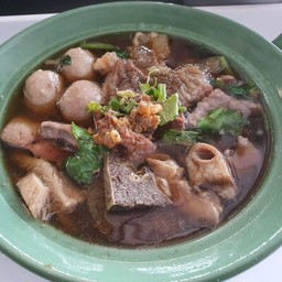 ก๋วยเตี๋ยวเนื้อรวมน้ำ
