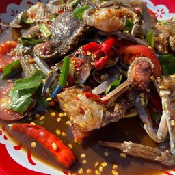 ยำปูม้าหอยแครง