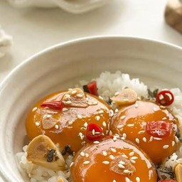 ข้าวหน้าไข่ดอง จุๆ หนึ๊บหนึบ กลมกล่อม (ไข่ดอง3ใบ)