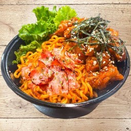 มาม่าเผ็ดเกาหลีไก่ทอดซอสกัมนัง x เบคอน