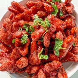 ชุดลูกชิ้นแดงทอดในตำนาน พร้อมน้ำจิ้ม 2 แบบ หวานและซีฟู๊ด