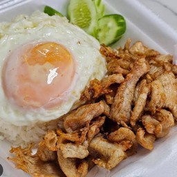 ไก่กระเทียมราดข้าว+ไข่ดาว