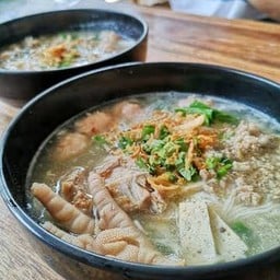 ก๋วยจั๊บญวนอุบล อมตะ