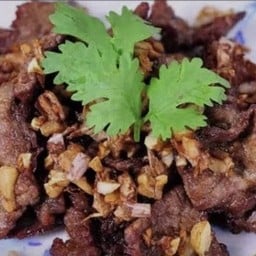 เนื้อกระเทียมเป็นกับ